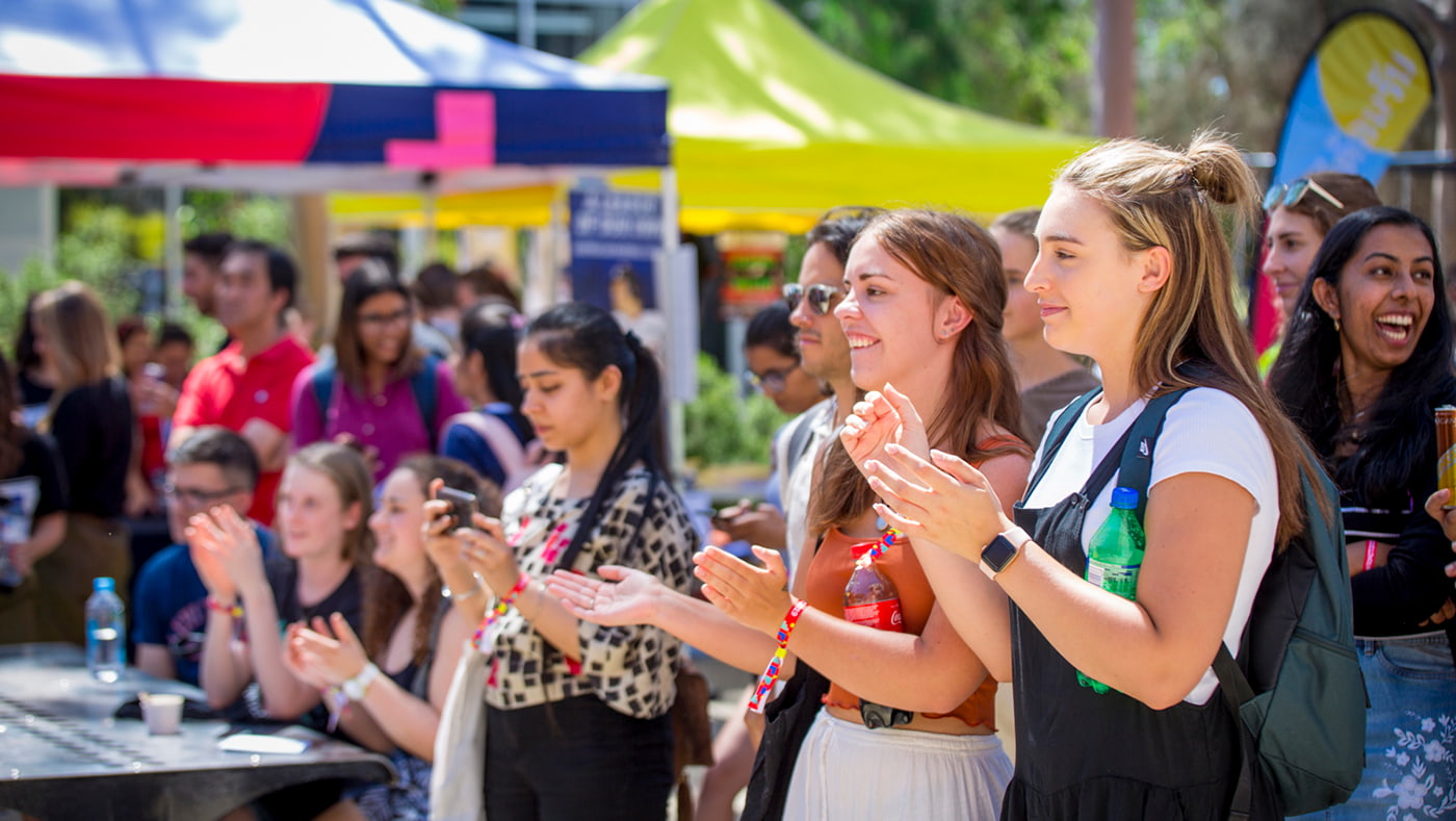 Students applauding at welcome day.