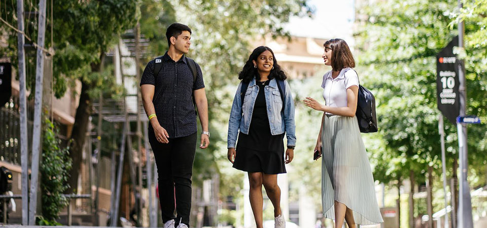 students-walking-bowen-st-carousel-960x450.jpg