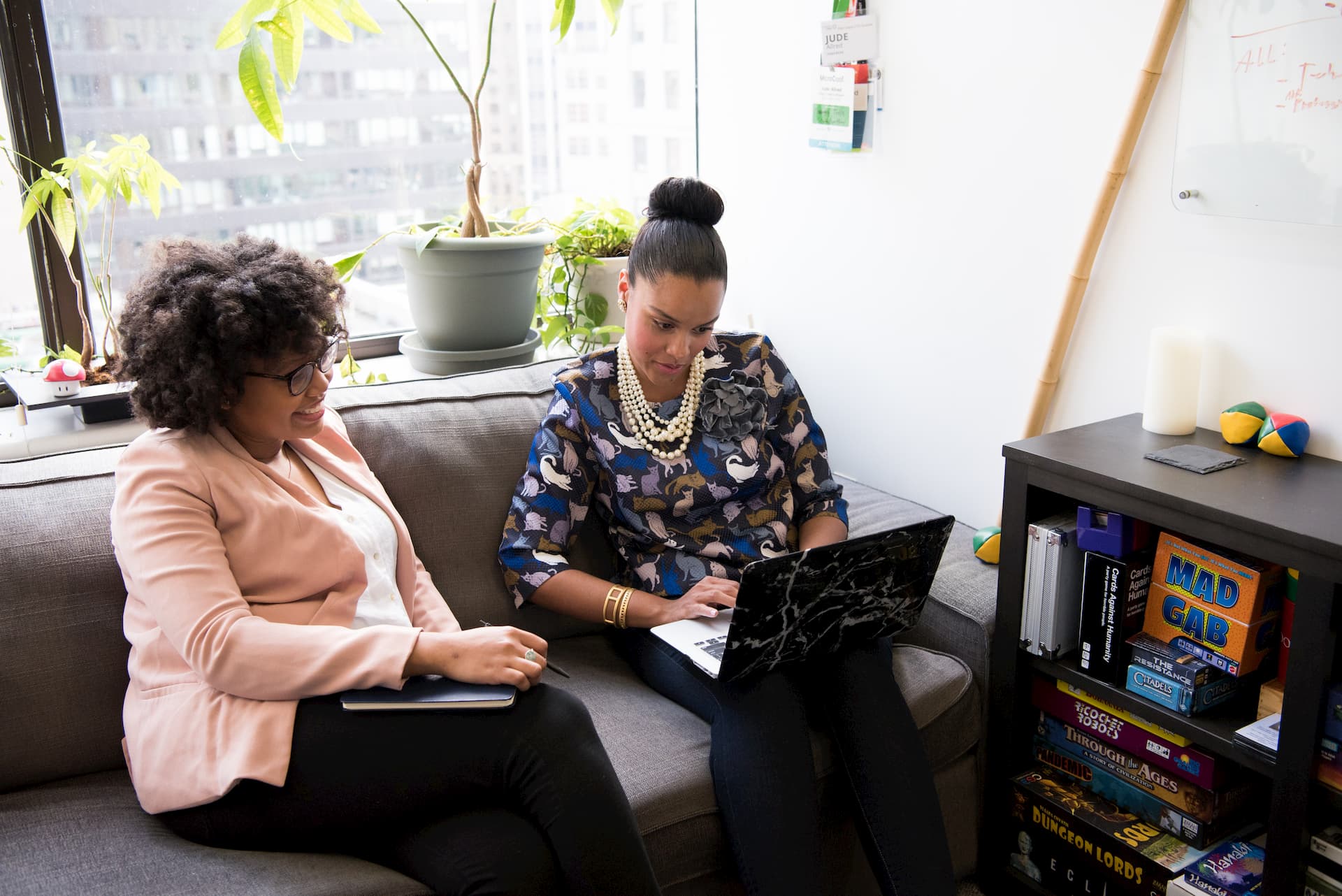 Women sitting with a laptop